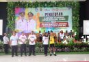 Bupati Mojokerto Serahkan Trophy Kepada Para Juara O2SN & POR SD Kab Mojokerto 2023